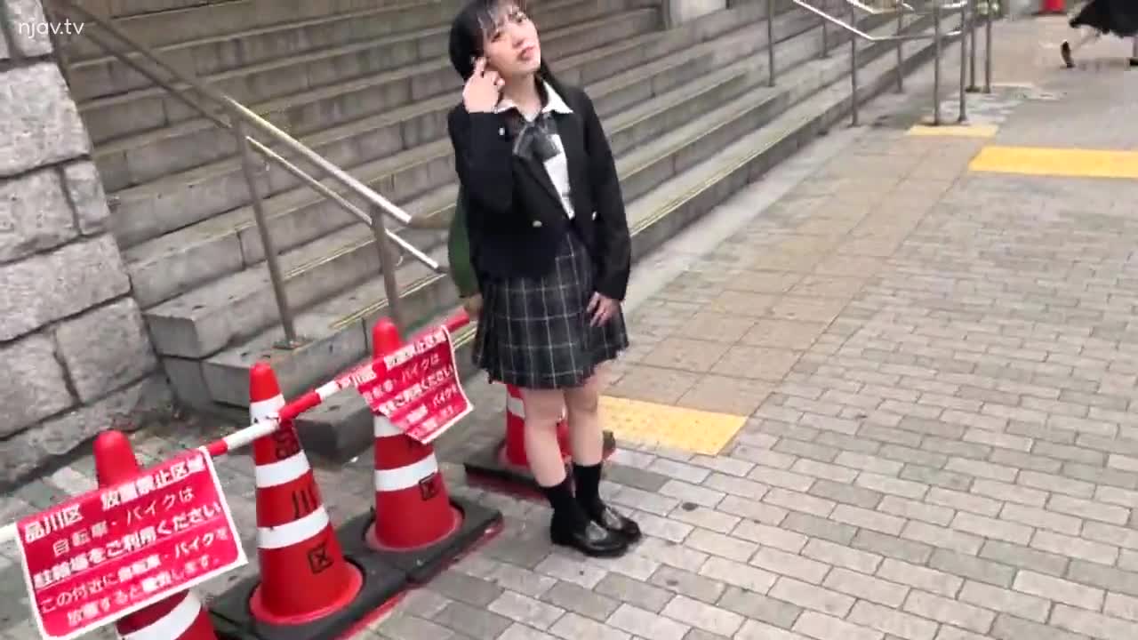 SIMM-841 Rina (18) 俱乐部学生 即使我很尴尬也湿透了
