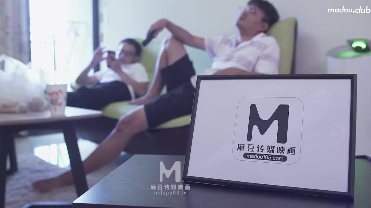 MD0191 我的淫兽家庭 无力反抗的乱伦性爱