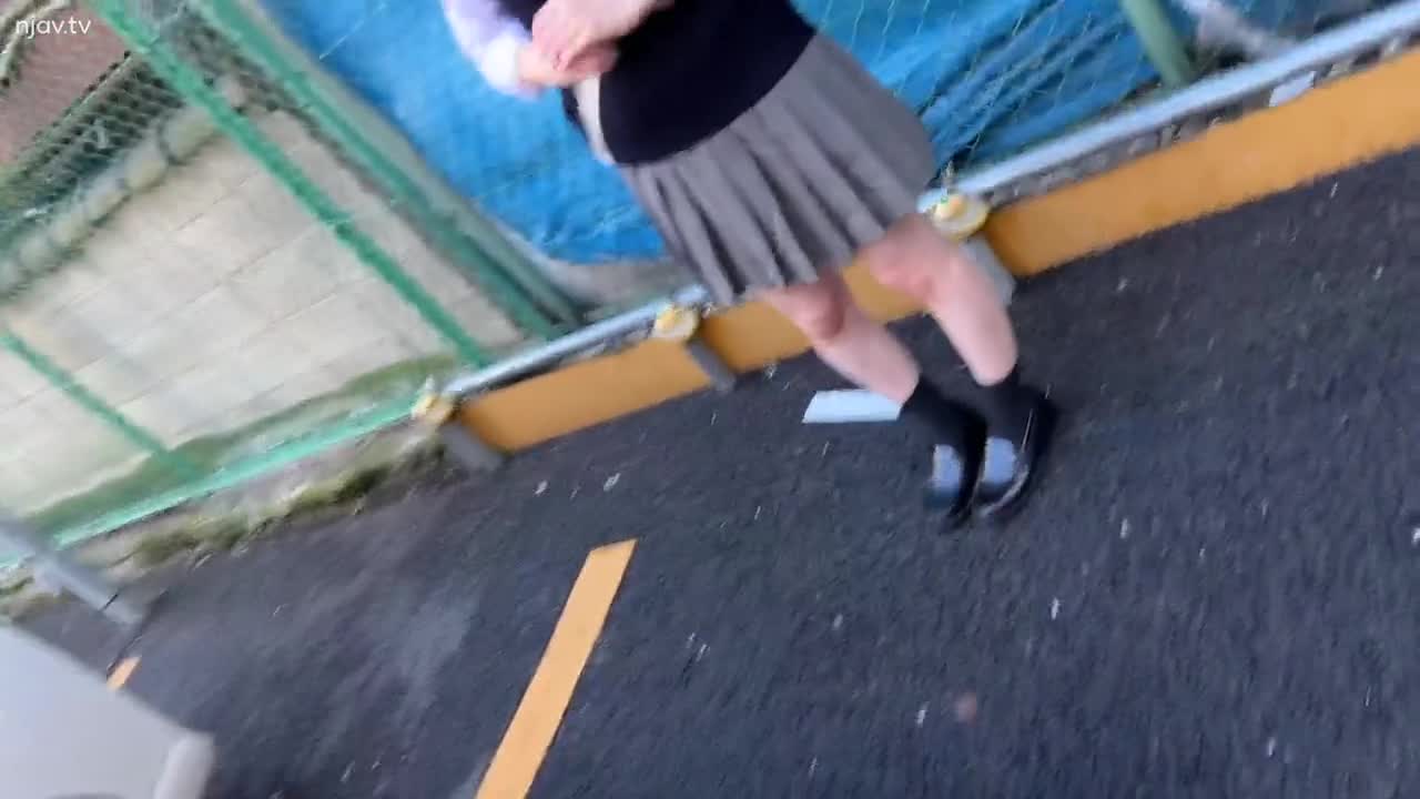 IND-121 泄露制服女孩谁害怕第一次P生活和馅饼在一个美丽的女孩谁是紧张
