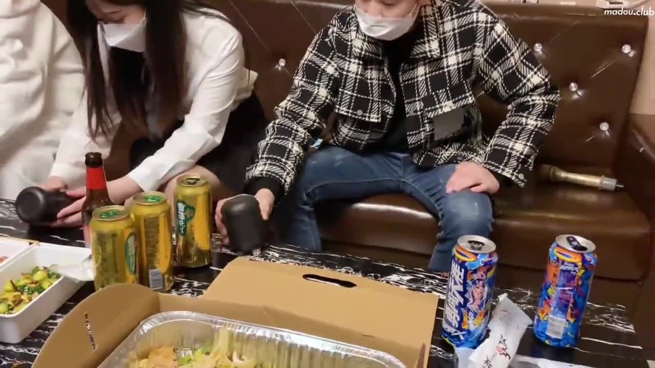 XSJ066 ktv里的双飞