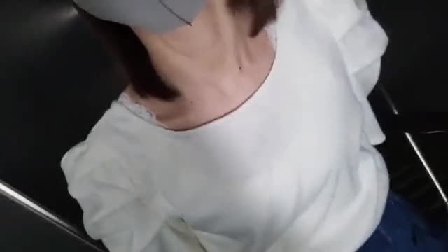 FC2-PPV-2183179 与城中偶遇的美少女重逢!在美丽的身体包裹在清晰的皮肤中出