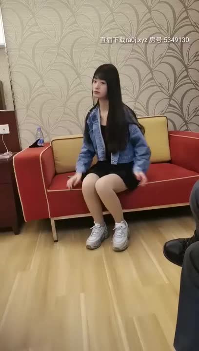 泰然尋歡 眼鏡男探花約啪清純苗條嫩妹 妹子吃雞小哥摳逼再大力猛操連床都吱吱作響