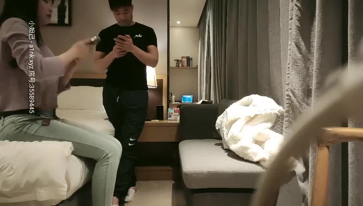 肌肉佬探花 約到下海賺外快的廣告公司小模 騎坐肉棒爽到自己動