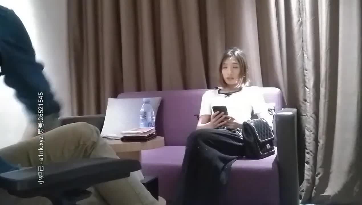 約啪短髮正妹 換上性感黑絲貓女裝的正妹被大屌操成乖貓