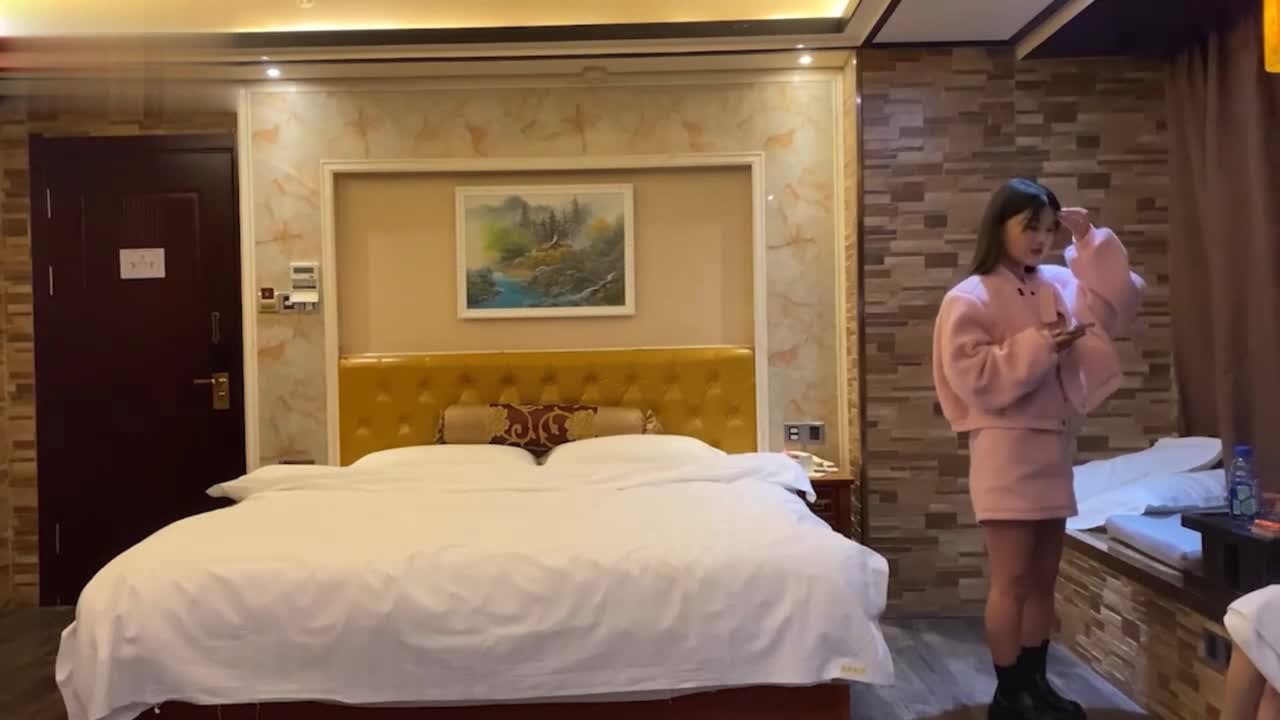 小文哥酒店約炮 鄰家兼職小妹妹幹完還挺體貼先走讓男人早點休息