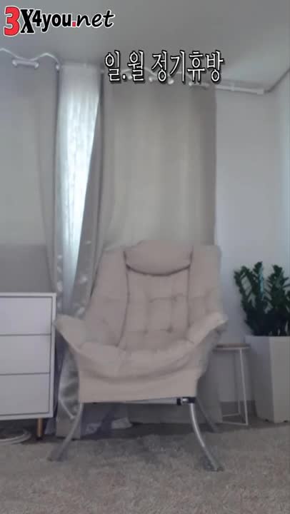 事業線深深 一起來猜主播的罩杯吧