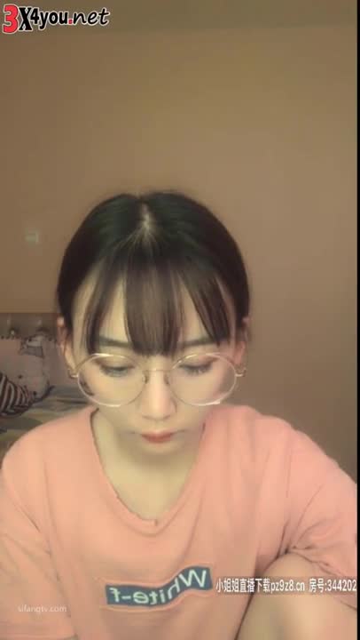 激似櫻花妹的可愛主播 在線玩穴給哥哥們看