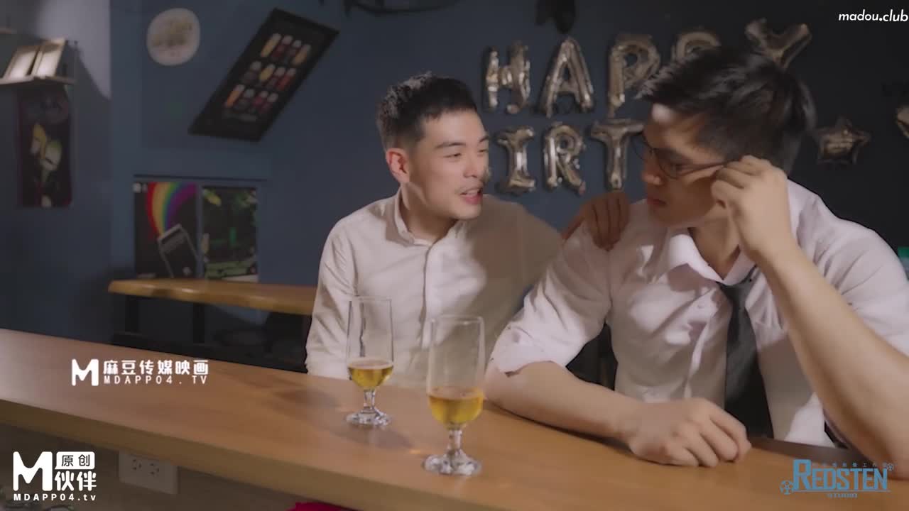 RS013 巨乳服务生被醉客硬操 性爱酒吧的淫欲大解放