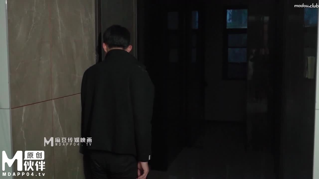 LY021 恋母癖儿子强上美乳母亲