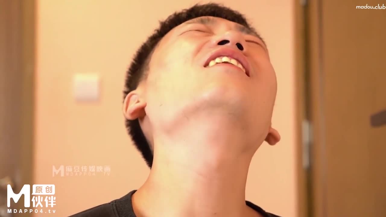 LY001 姐姐给我的性启蒙 年少不知骚逼好 错把美脚当作宝