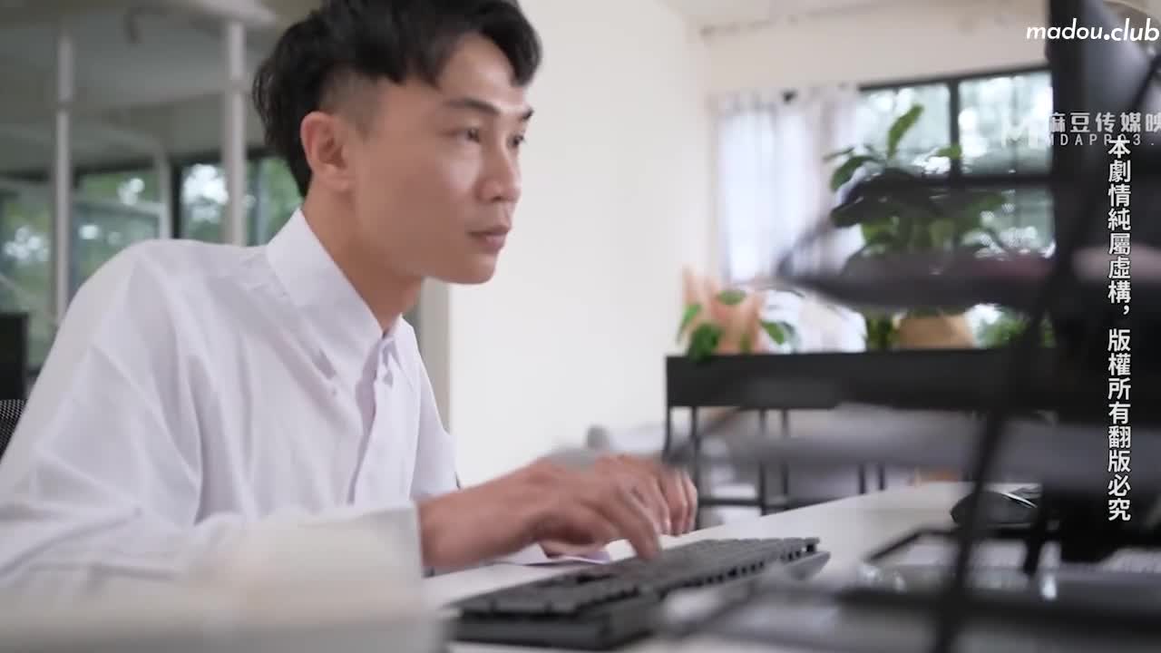 RR012 办公室激情中出 勾引同事被大量内射