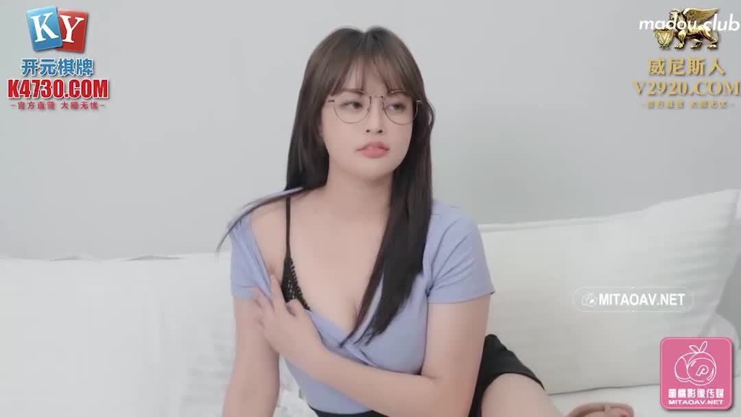 PME064 弟弟惨被巨乳姐姐硬上 看到大鸡巴就想被操