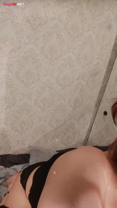 [韓國] 美乳直播主抹油摸奶誘惑～雙腿開開的樣子真夠騷的