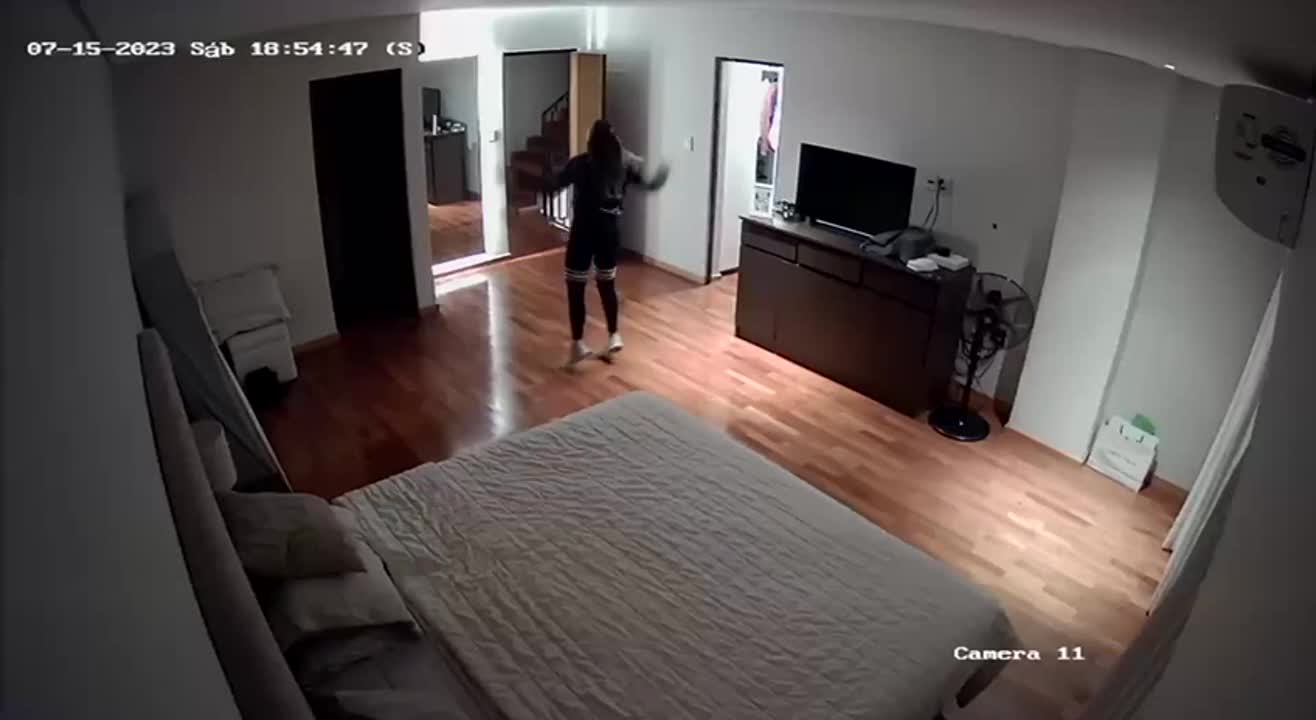 [歐美] 你的居家智慧攝影機安全嗎？從床邊就開始激烈猛幹
