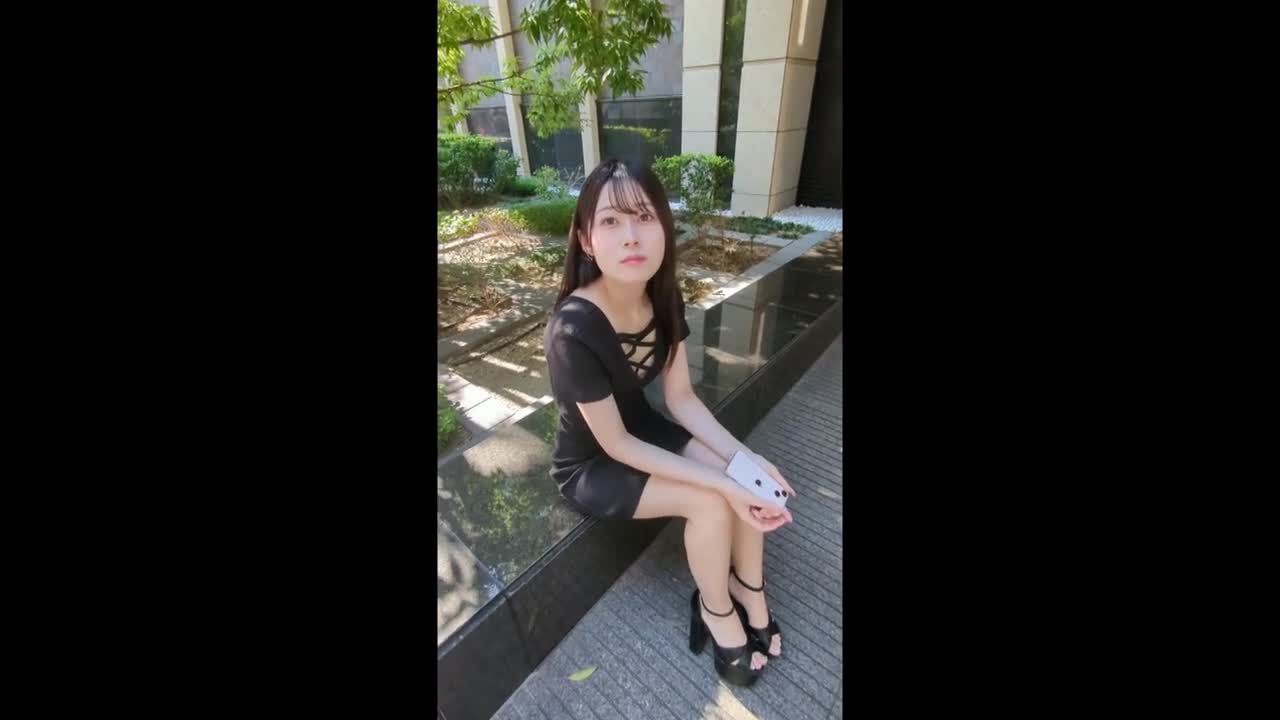 [FC2] 可愛長髮正妹口交時還要一邊用按摩棒，被無套幹到全身抽搐 (FC2-PPV-3691748)