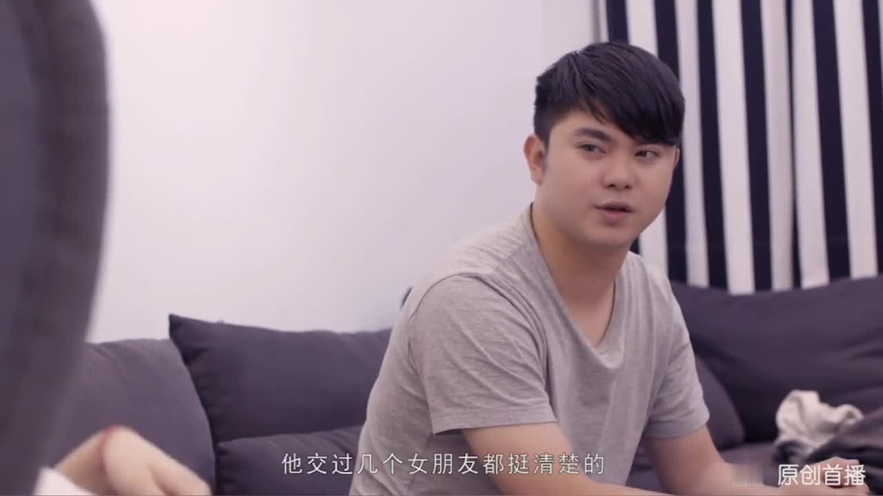 [台灣] 風騷姐姐勾引弟弟的濃眉朋友~從客廳操到臥室！
