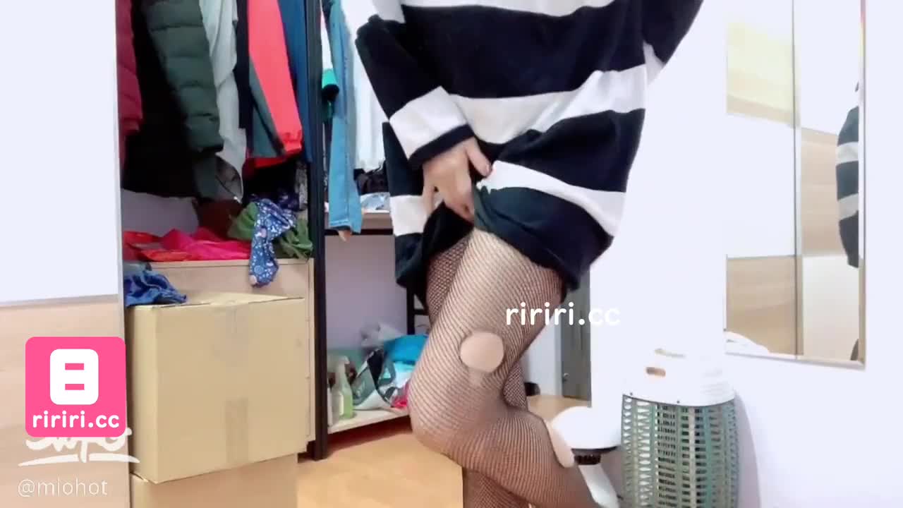 [台灣] SWAG miohot～一個人的寂寞難耐 網襪控腳控。
