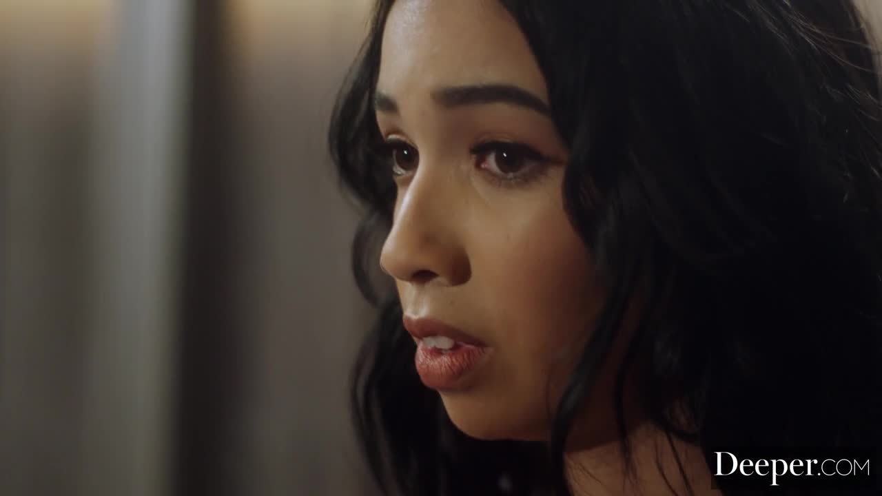 EU_US-Deeper_20_01_14_Eliza_Ibarra_And_Jackie_Rogen