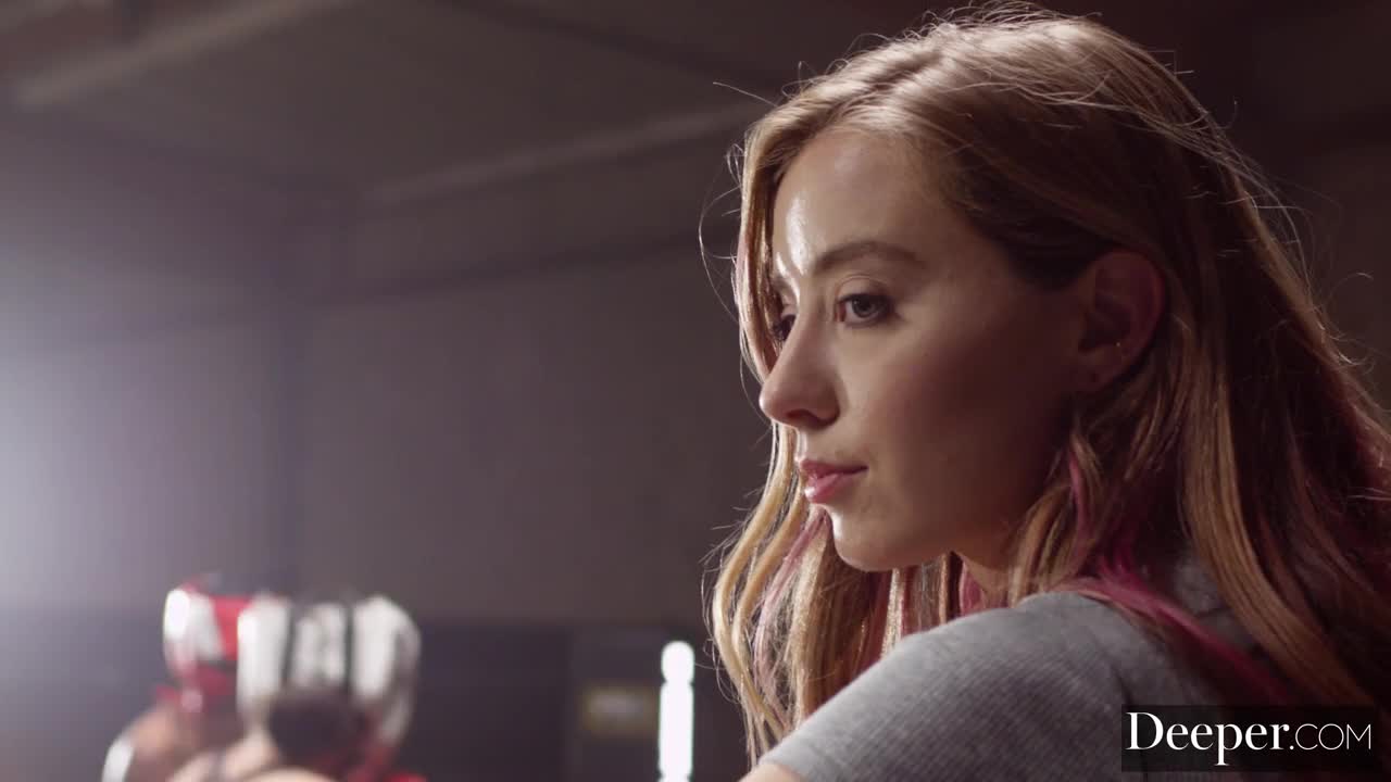 EU_US-Deeper_19_12_15_Haley_Reed