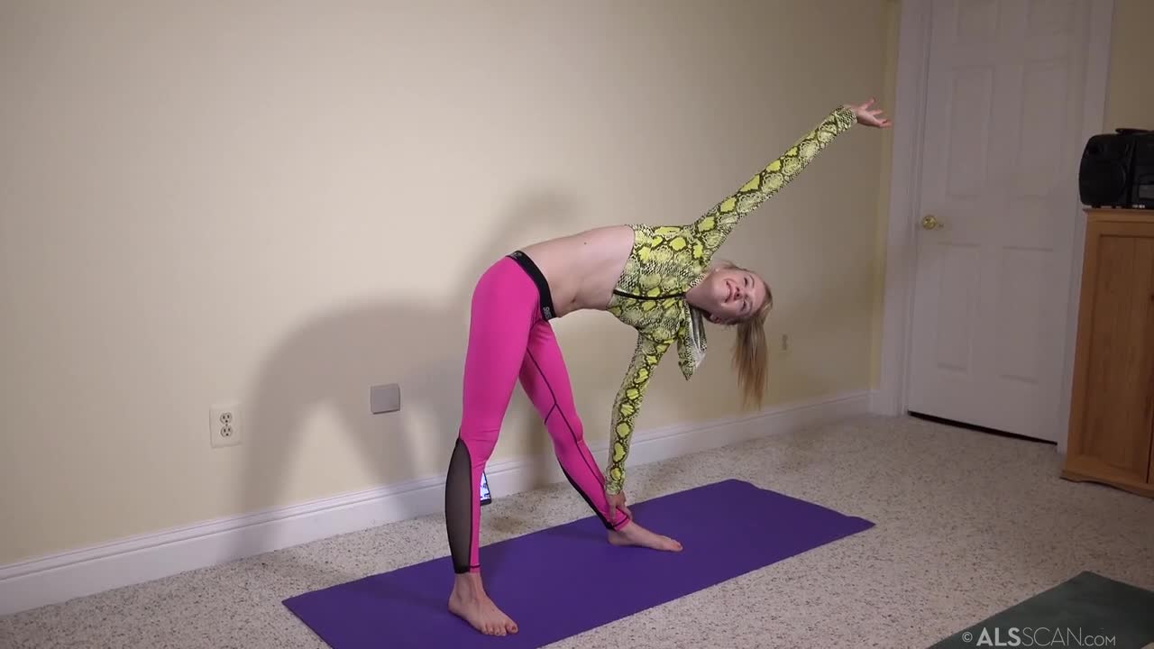 EU_US-ALSScan_20_03_15_Kristy_May_Bend_And_Gape_BTS