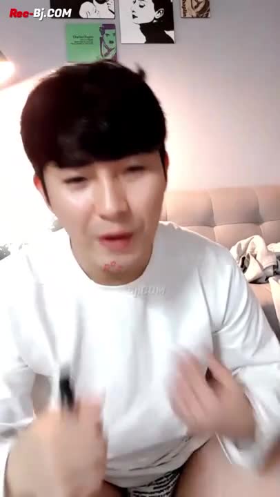 [韓國] 找人美乳正妹來衝人氣 ～大奶越舔越上火了