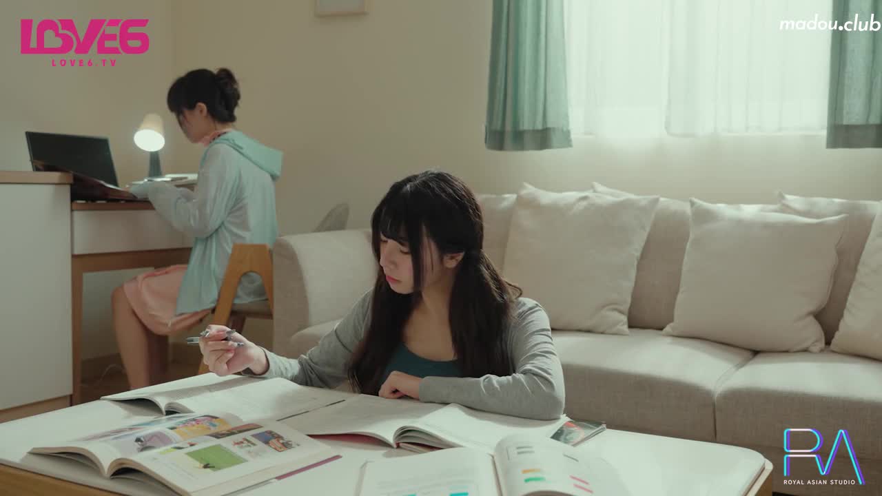 CUS-1547 皇家华人 禁欲一个月 趁女友不在与她的好友出轨疯狂做爱