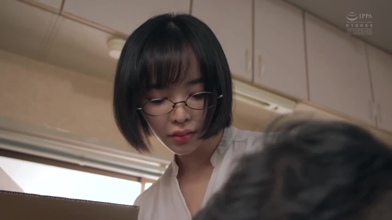 ATID-567 一位美丽而安静的已婚妇女搬到了附近，在她最喜欢的习俗中担任新秀肥皂女。三宫椿