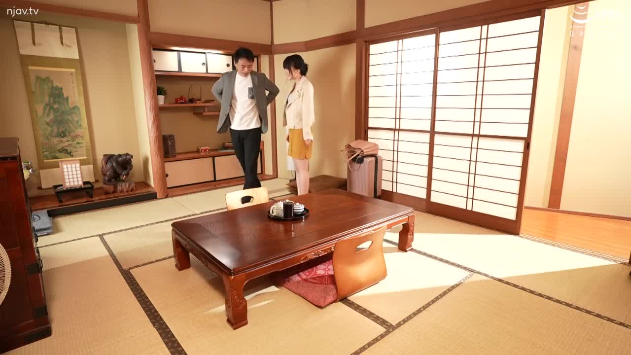FOCS-146 马鞍疯狂温泉情缘之旅！与人妻 F 罩杯收缩小恶魔美女吞精＆中出性爱的不道德沼泽 内田堇 - 内田すみれ
