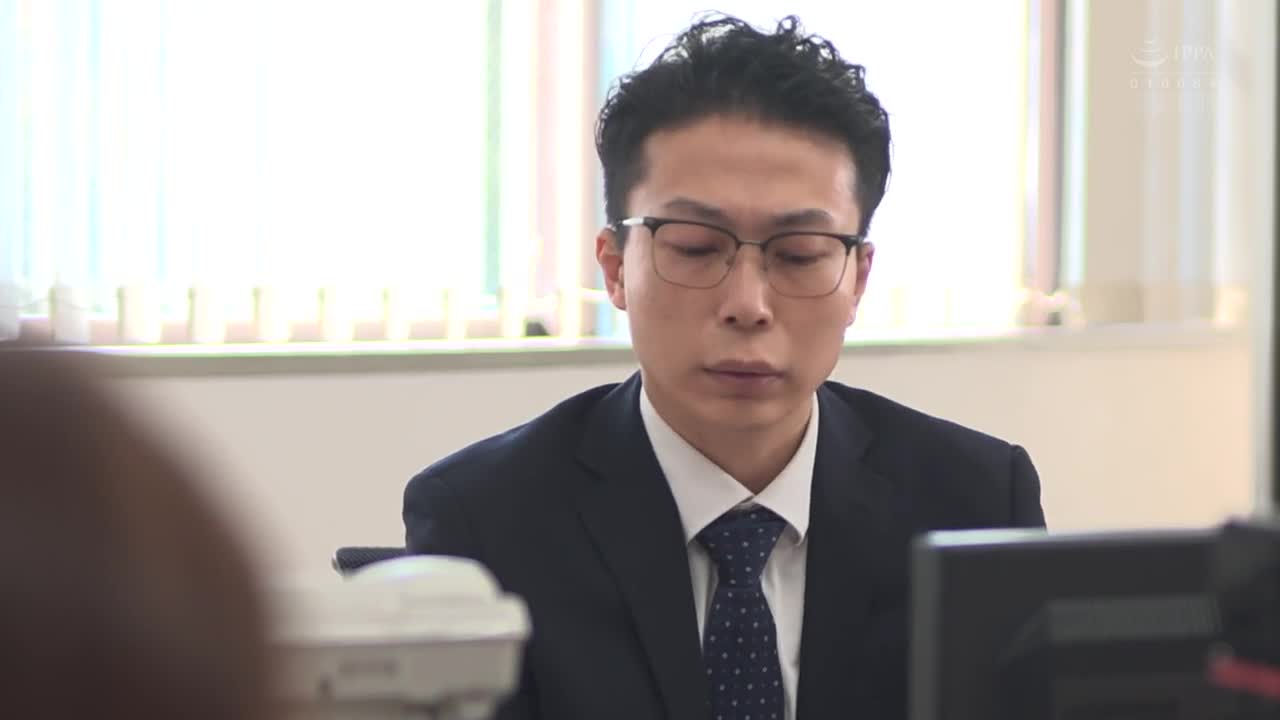 ATID-568 “不是有枕头生意吗……？”我知道老婆被那个男人抱著，但我只能假装没看到。夏目西春 - 夏目彩春
