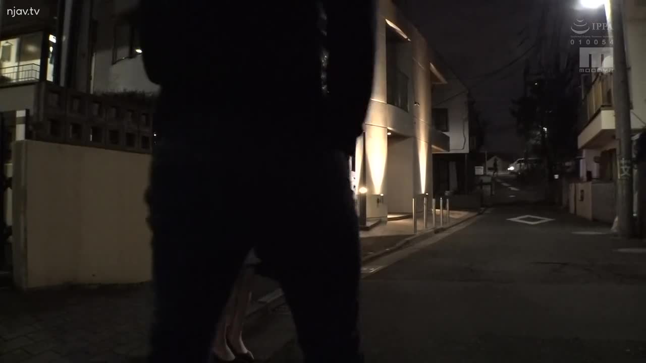MIDV-448 方便的平光眼镜巨乳顺应小白领白领的神乳身体被乳头冰摩擦并性交到周末早上三浦樱 - 水卜樱