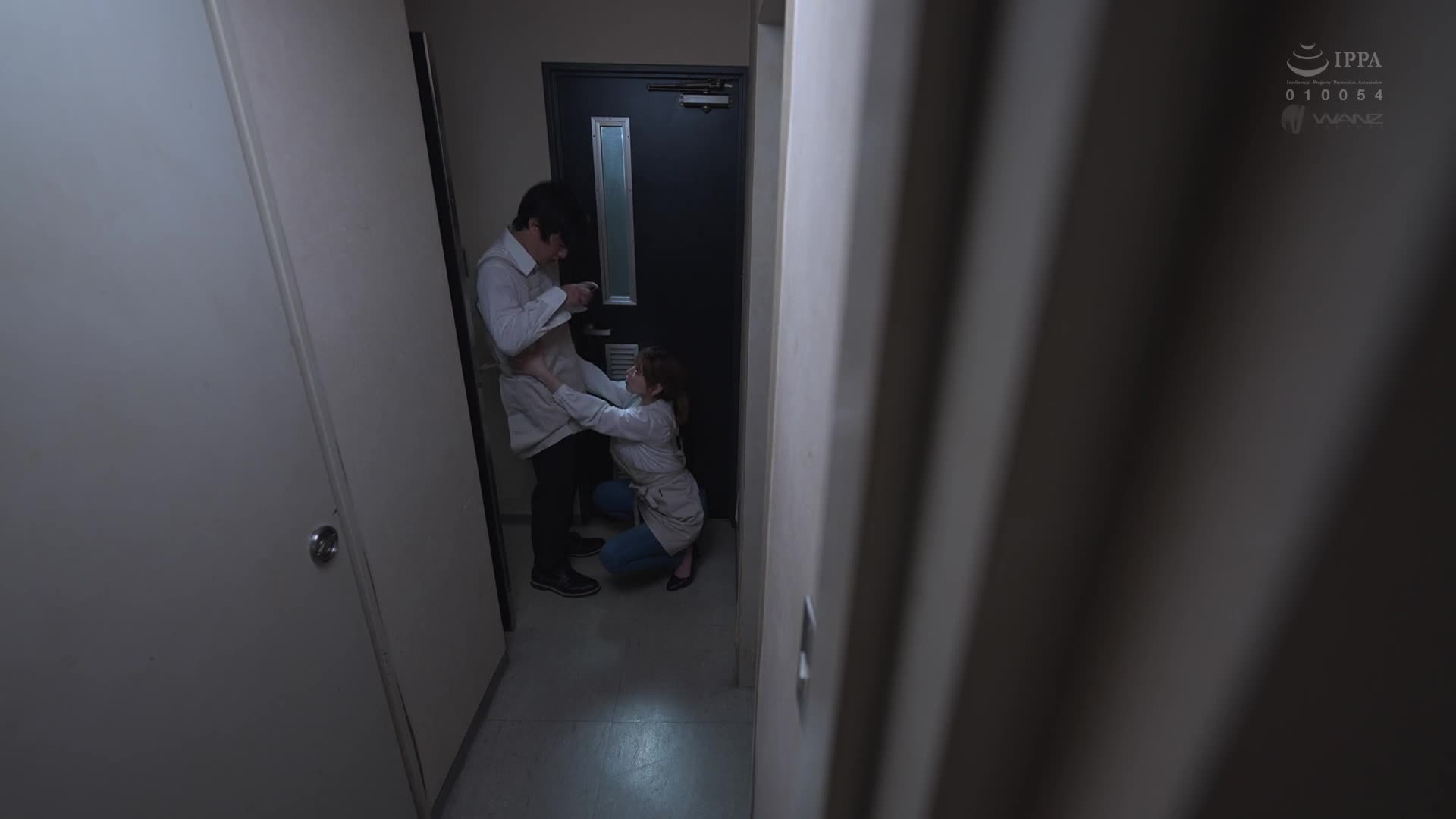 WAAA-238 对兼职有性欲的已婚女性的机枪下流谈话和监视女牛仔激发 10 枪的温泉旅行 Akari Shinmura - 新村晶