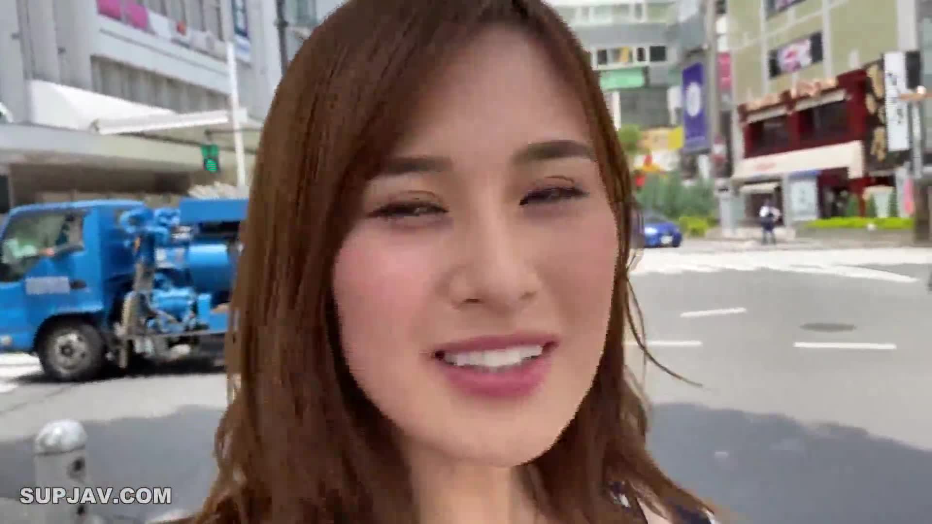 FC2-PPV-3823493 [顶臀已婚妇女] 可爱的29岁已婚妇女麦已到达使用订单