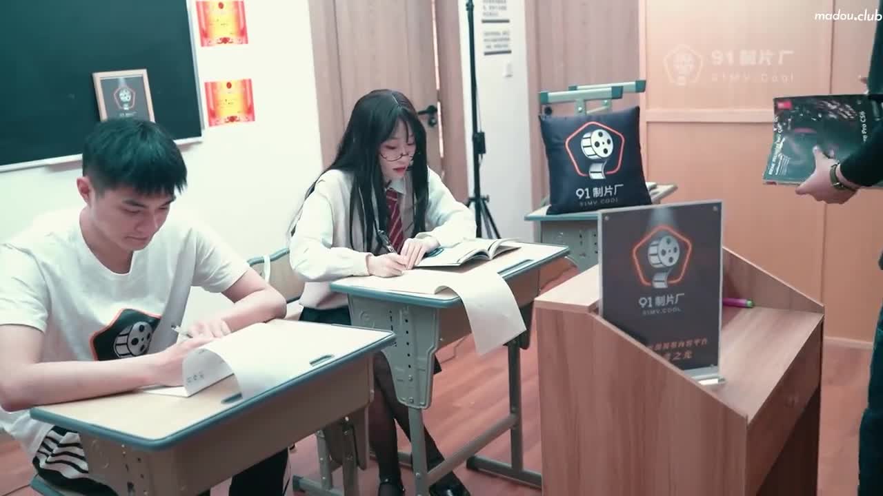 CUS-598 优等生的桃色交易 无套3p轮操班花 前后夹击暴插骚穴