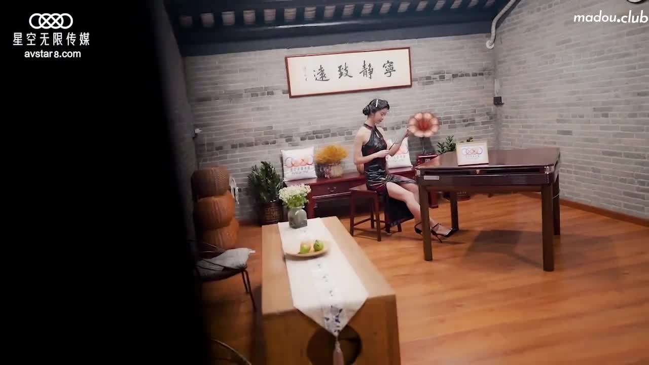 CUS-515 大宅院的女人 被围观的高潮