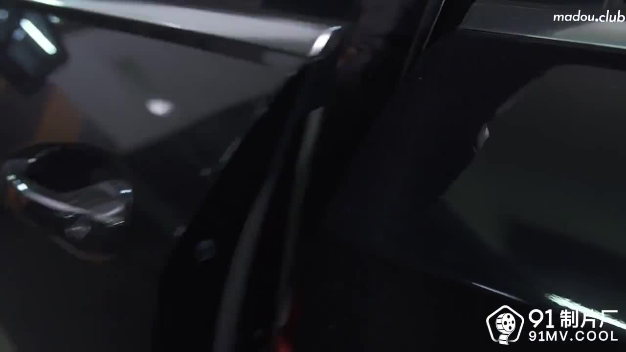 CUS-158 婚内情  你偷你的老女人 我玩我的小鲜肉