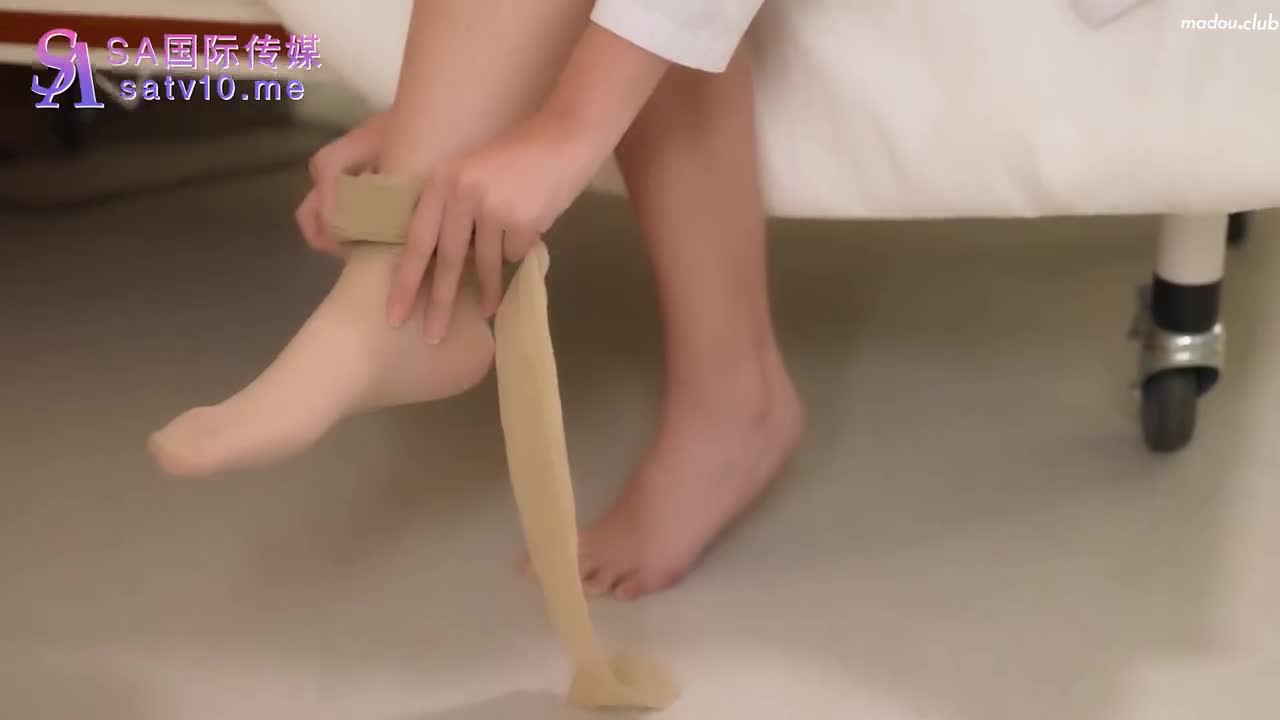TWA0022 和憧憬的美女老师发生亲密接触