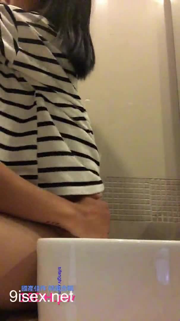 韓國高中生情侶在更衣室偷偷做愛