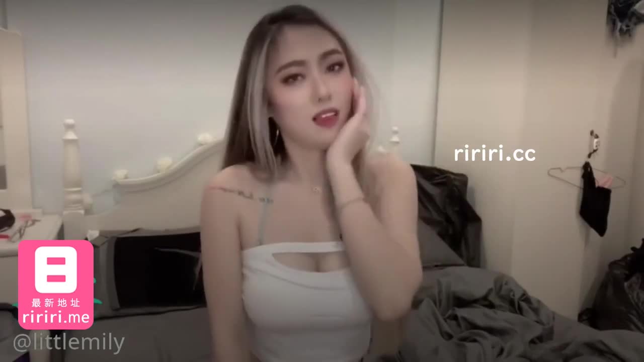 台灣Swag 辣妹@littlemily叫上自己的閨蜜一起和壯男玩3p 閨蜜被口爆了