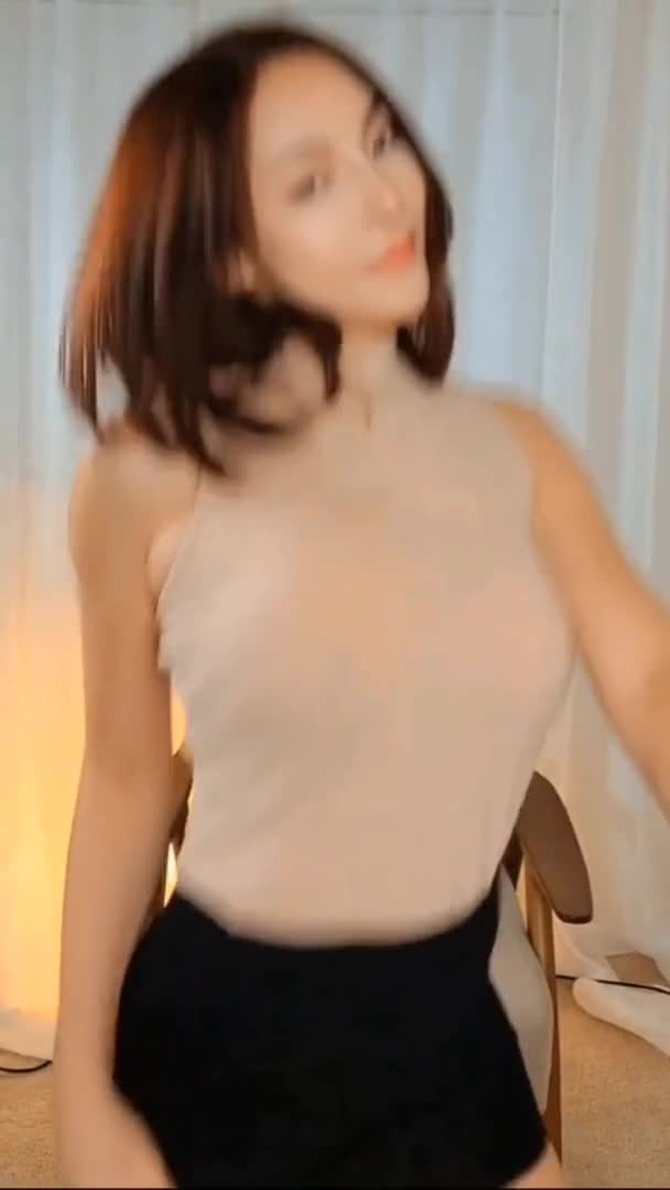 Elise谭晓彤 女主播揉胸 抖奶舞