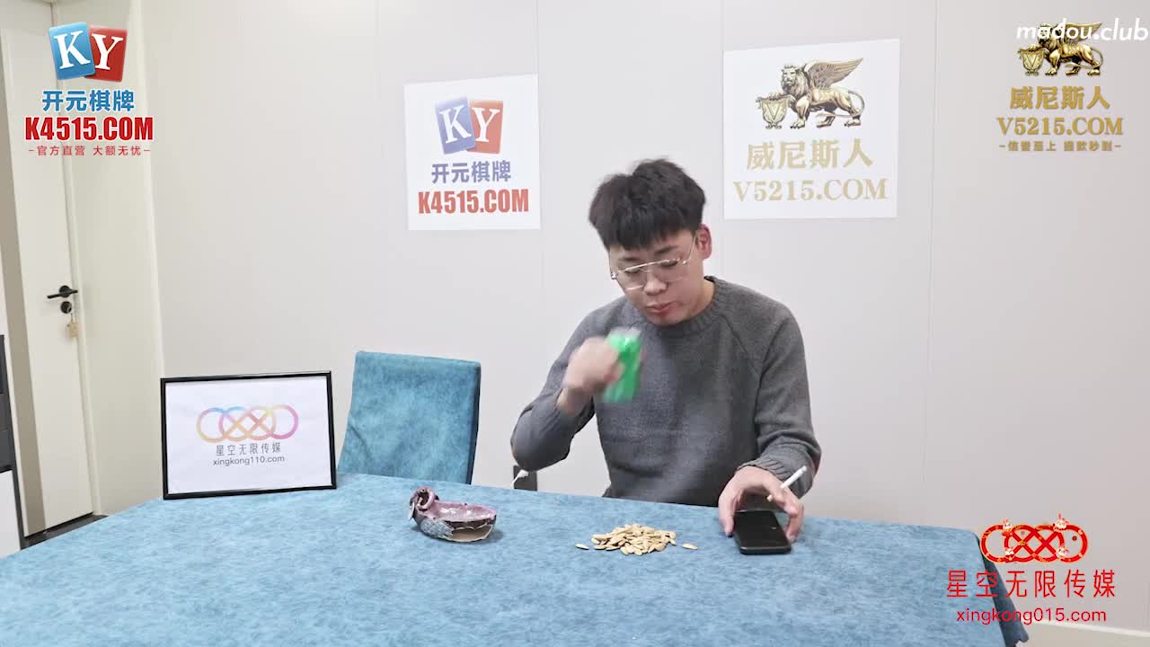XKG111 在病房自慰的护士被偷拍威胁