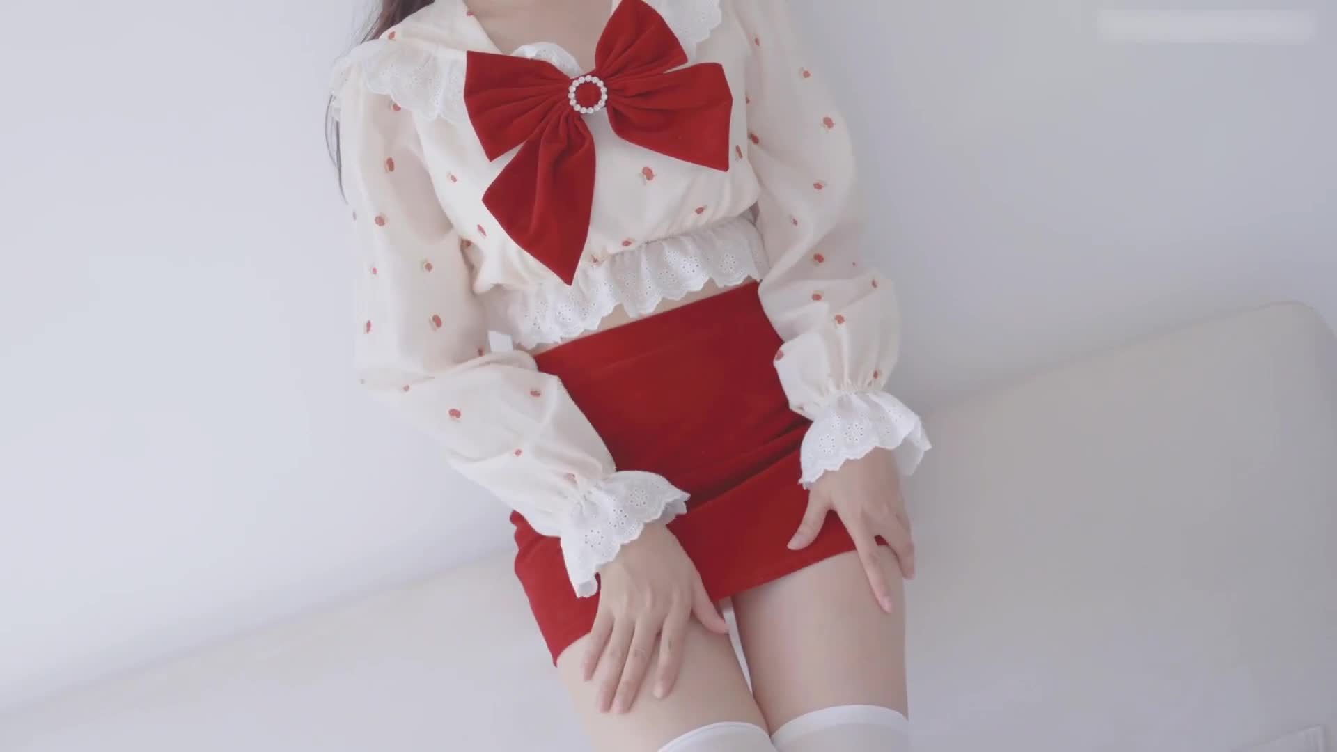 天花板級白虎女神〖米胡桃〗我的鹽甜系女友在床上真是騷，讓我內射她的小嫩穴，妹妹超甜